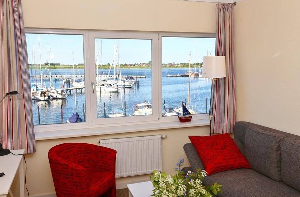 Ganze Wohnung, Apartment Am Rundsteg 9, direkt am Yachthafen, mit Balkon, und Parkplatz in Ostfehmarn, Fehmarn