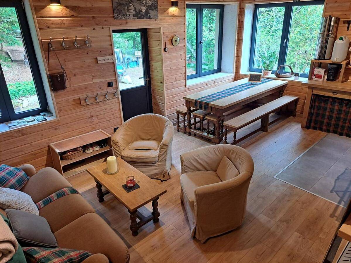 Le refuge d'Yzeron, gite autonome en pleine forêt pour 8 personnes in Yzeron, Lyon et ses environs