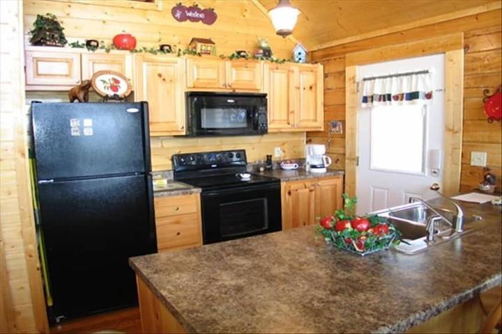 Glamping for 8 people, with terrace and hot tub in Pigeon Forge