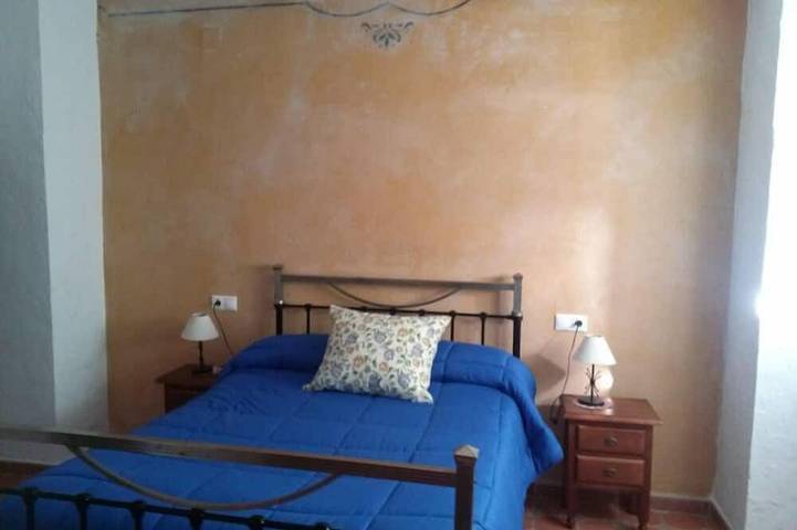 Gran casa rural en el centro de Andalucia para 12 personas con piscina y barbaco in Las Lagunillas, Priego de Córdoba
