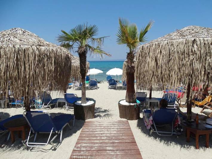 Cottage pour 3 personnes, avec piscine ainsi que jacuzzi et jardin dans Pefkochori