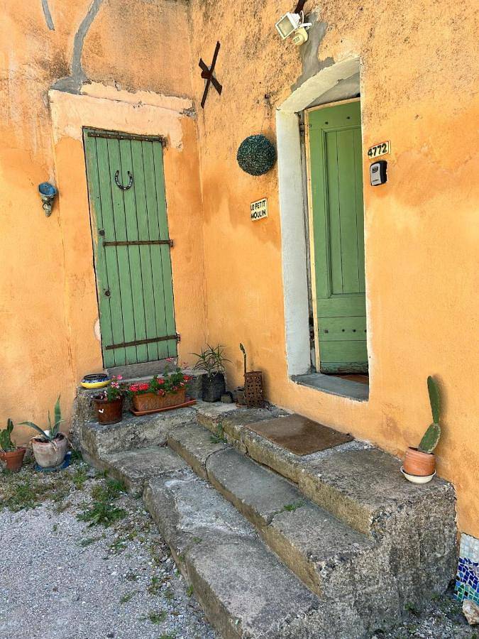 Location de vacances pour 6 personnes, avec Terrasse et Jardin ainsi que Piscine et Vue sur le lac à Le Cannet-des-Maures - 3