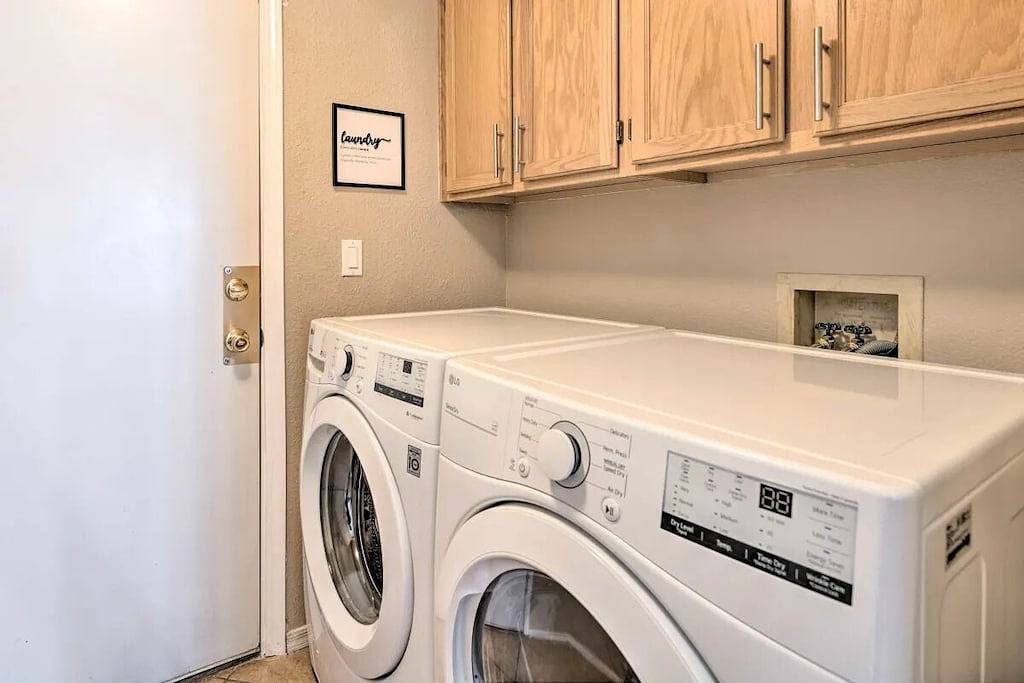 Family Fun House with Hot Tub, Grill and Games in North Las Vegas, Nevada