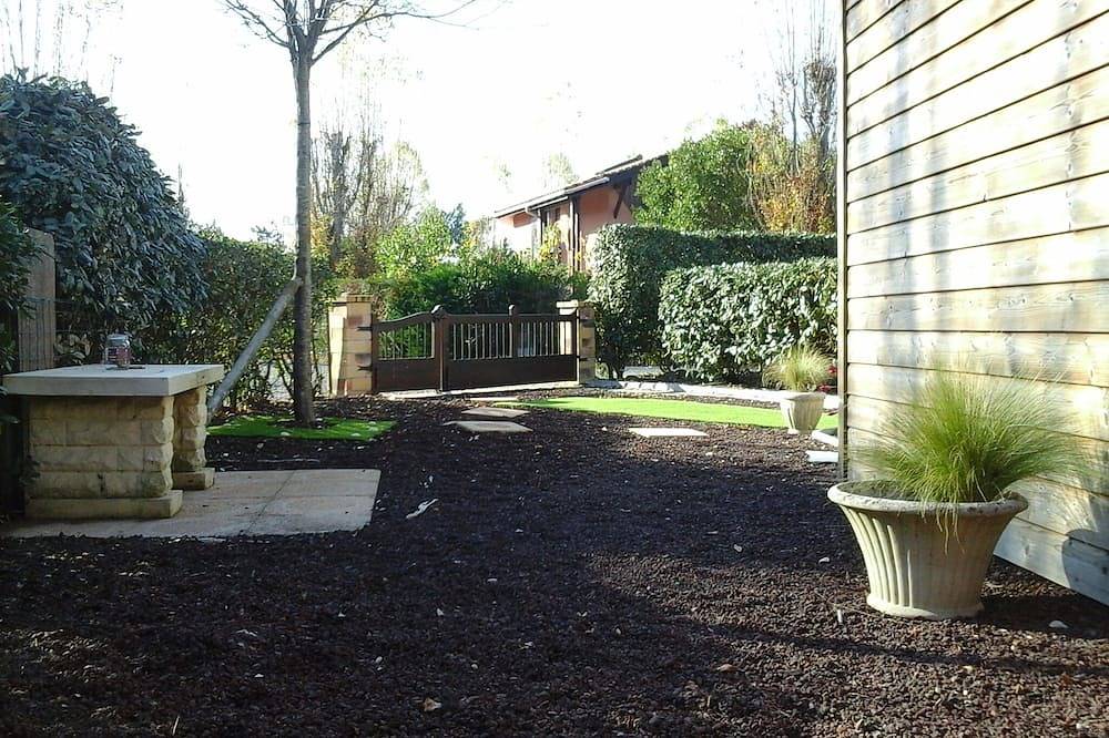 Chalet 2 minutes' walk from the beach of France's largest freshwater lake... in Hourtin, Parque natural regional del Médoc