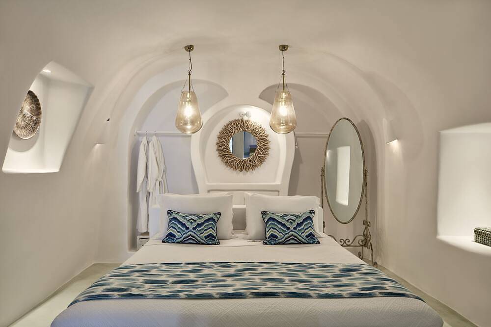 Superior Suite with Outdoor Hot Tub and Caldera View in Thera, Santorini