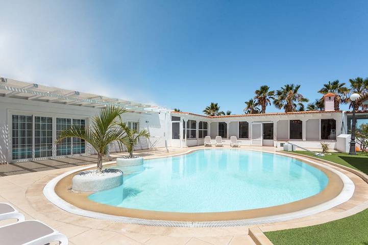 Villa for 20 people, with garden and terrace - 1