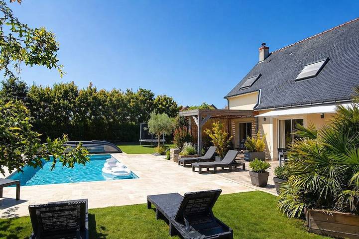 Location de vacances pour 11 personnes, avec jardin à La Pommeraye