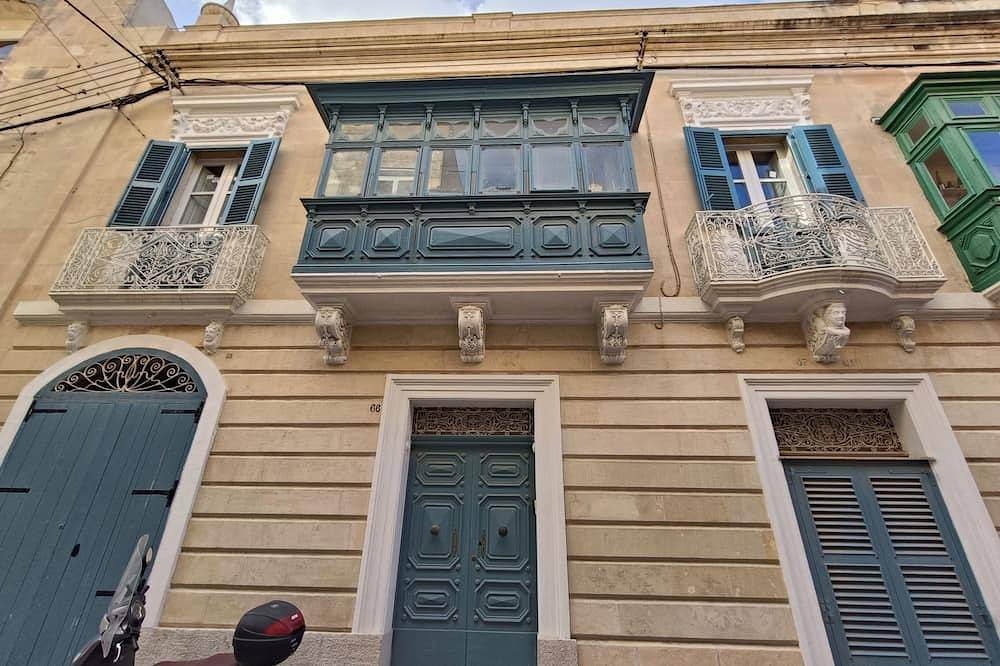 Ganze Wohnung, Sleep in History: Charming Studio in 16th-Century Palazo in Ancient Three Cities in Cospicua, Insel Malta