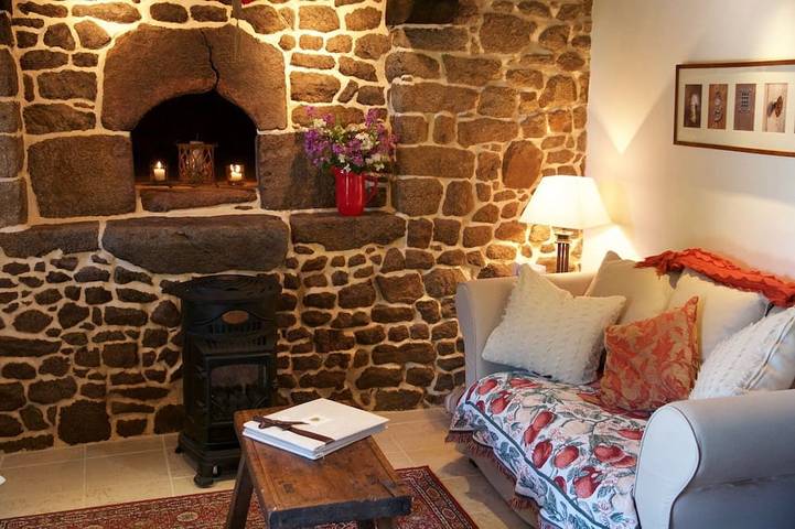 Converted Bread Oven mit einem Schlafzimmer - Perfekt für zwei, lesen Sie unsere Gästebewertungen! in Chantrigné, Mayenne