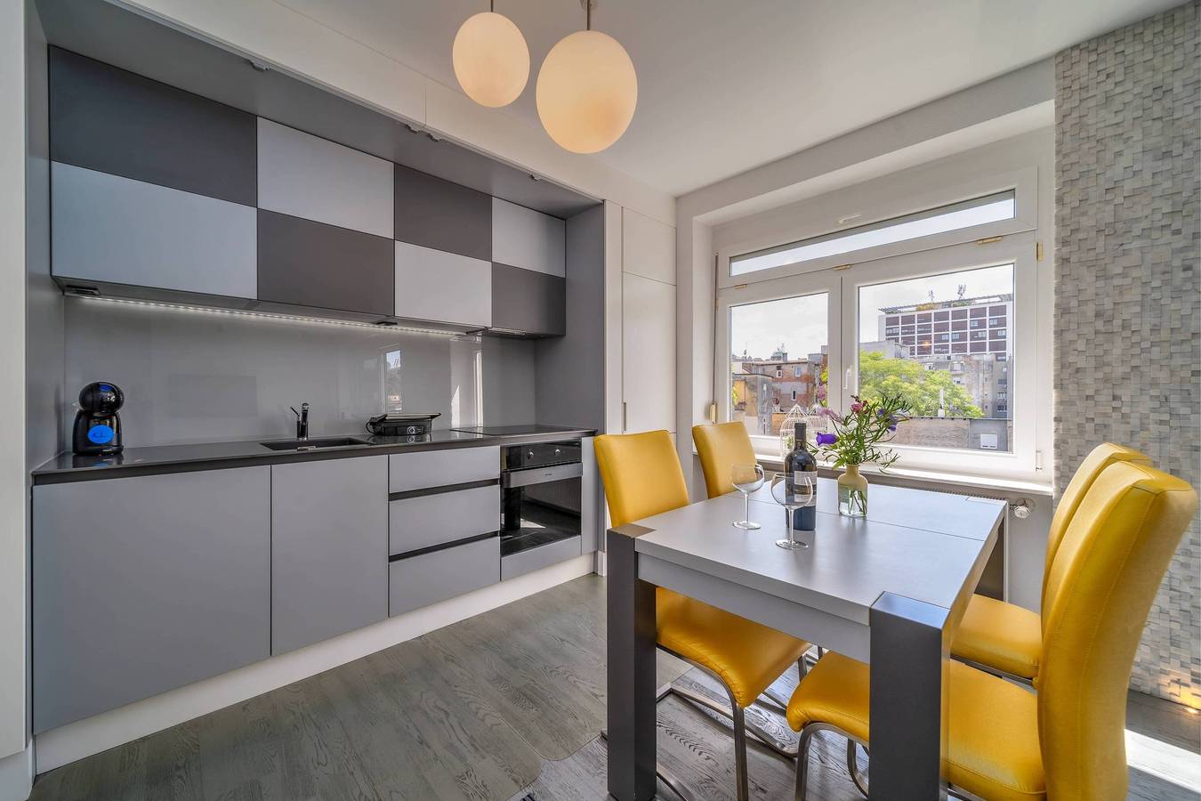 Ganze Wohnung, Silver Apartment With Hot Tub And Balcony in Zagreb, Zagreb und Umgebung