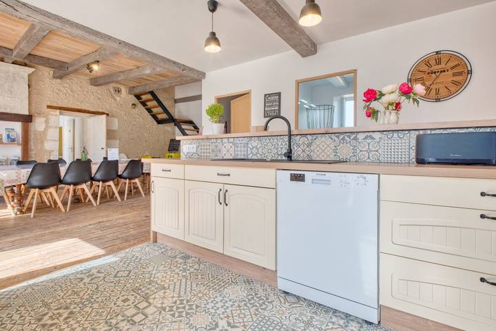 Le Poirier Dordogne – 15 personas, piscina privada, terraza, gran gîte de encanto en tranquilidad in Allemans, Périgord Vert