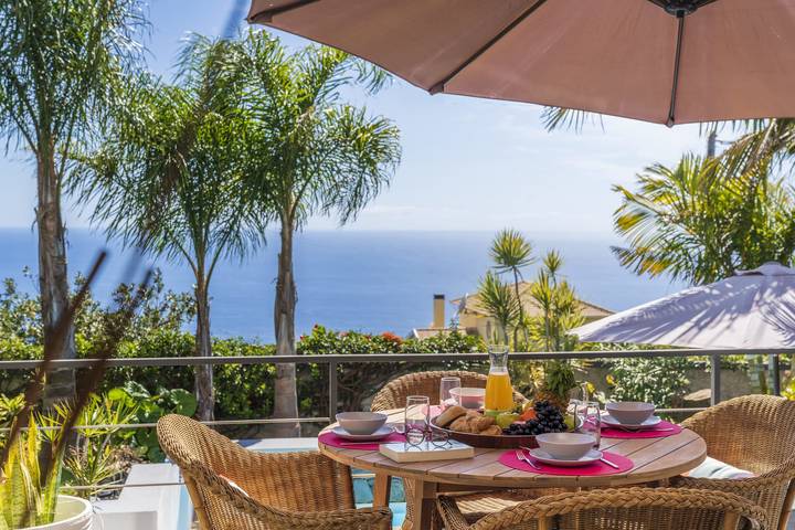 Pool, Garten und Meerblick - Villa Hibiscus in Estreito da Calheta, Madeira