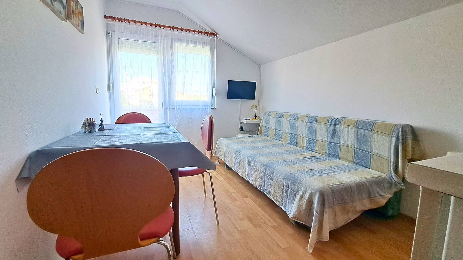 Ganze Wohnung, 1-Zimmer-Ferienwohnung mit Balkon Lopar (Rab) -c in Lopar, Rab