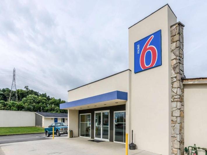 Entire apartment, 1 King Bed | Non-Smoking, Micfridge in Blue Ridge Parkway, Botetourt County