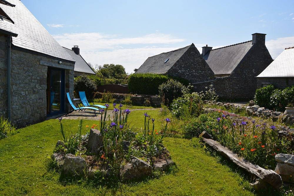 Typical Penty in Hamlet at Cap de la Chèvre Crozon-Morgat in Crozon, Iroise