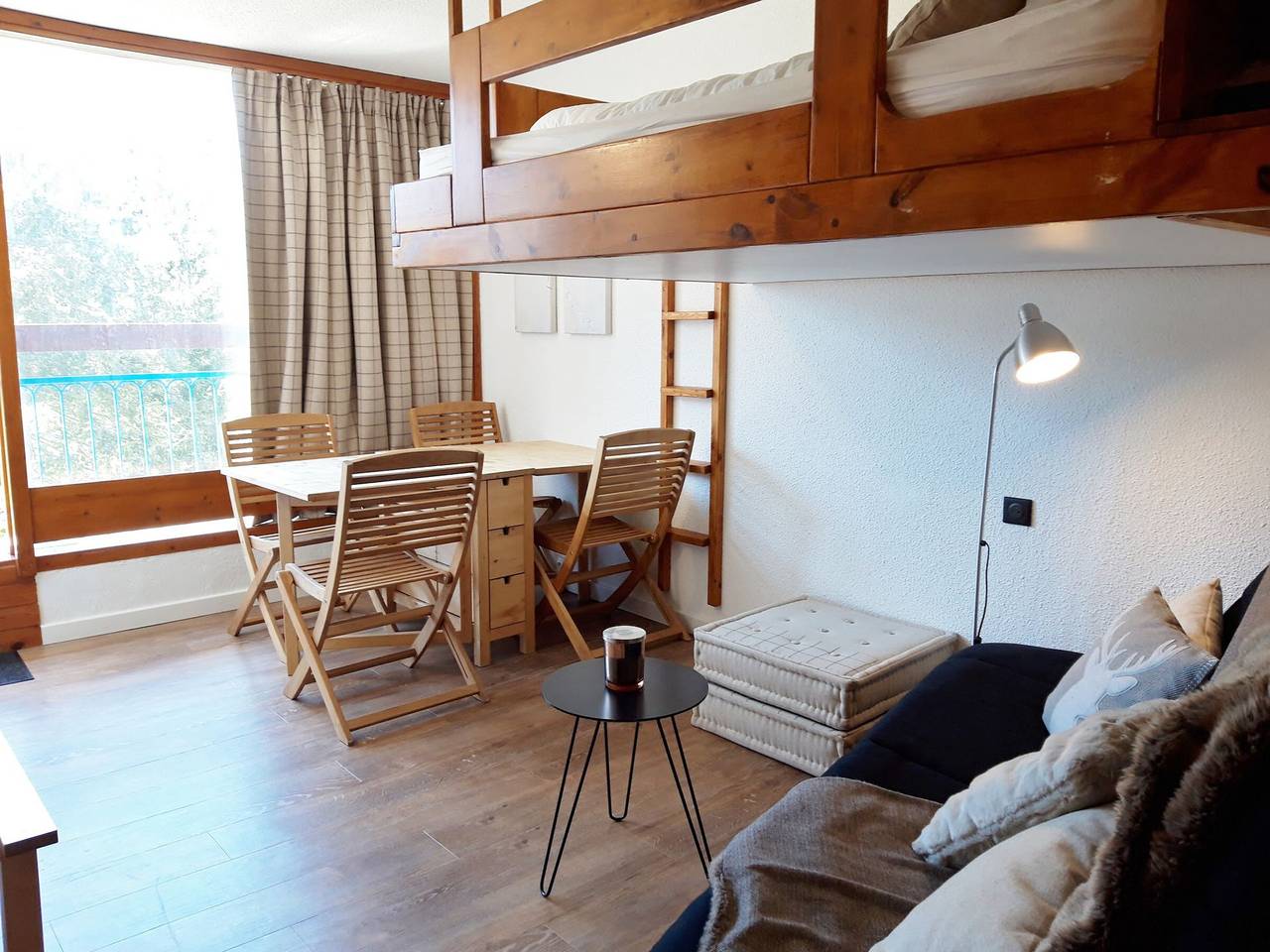 Studio entier, Studio lumineux au centre station avec balcon et Wifi gratuit in Arc 1800, Bourg-Saint-Maurice
