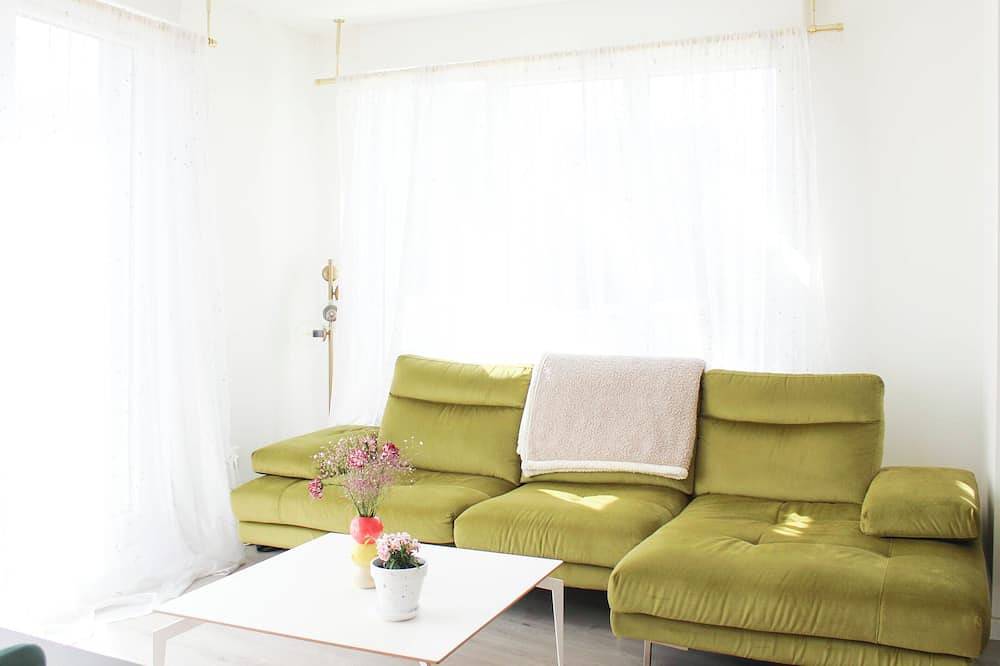 Entire apartment, Apartment with balcony at the gates of Paris in Bagnolet, Seine-Saint-Denis