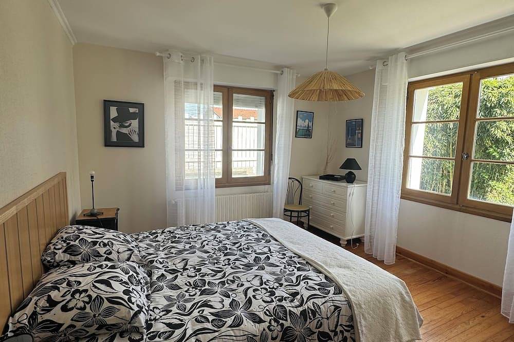 House in Lourdes, with garden, at the foot of the Pyrenees in Lourdes, Hautes-Pyrénées