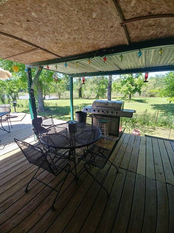 Log cabin for 6 people, with yard and terrace in Louisiana