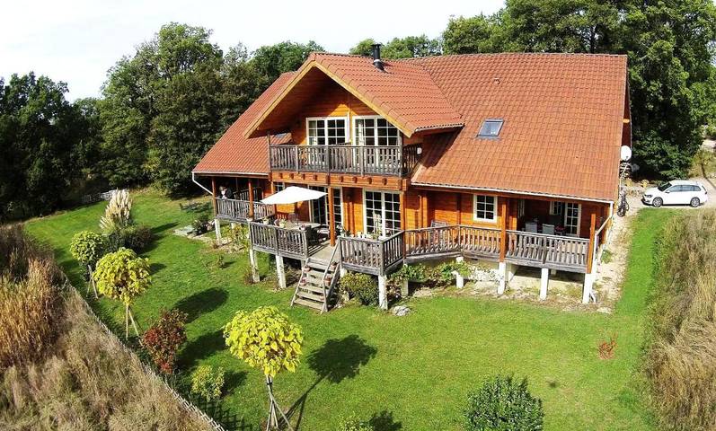 Chambre d’hôte pour 2 personnes, avec terrasse et jardin ainsi que piscine et vue