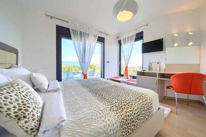 Luxus-Ferienhaus Stella mit privatem Pool in Krk Stadt, Krk