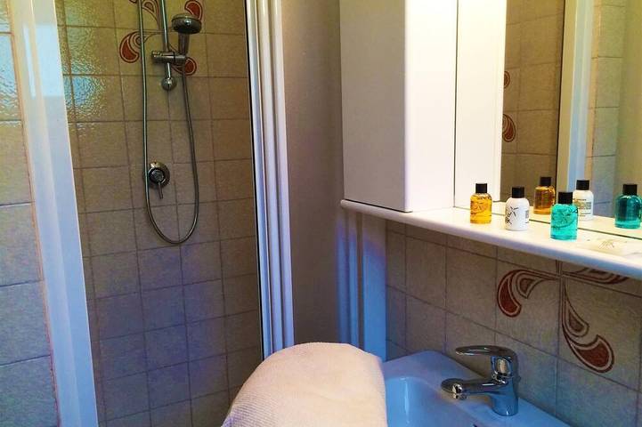 Ganze Wohnung, Direkt am See mit Terrasse in Idro, Gardasee-Berge
