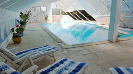 Gîte pour 13 personnes, avec balcon et piscine à Crastes