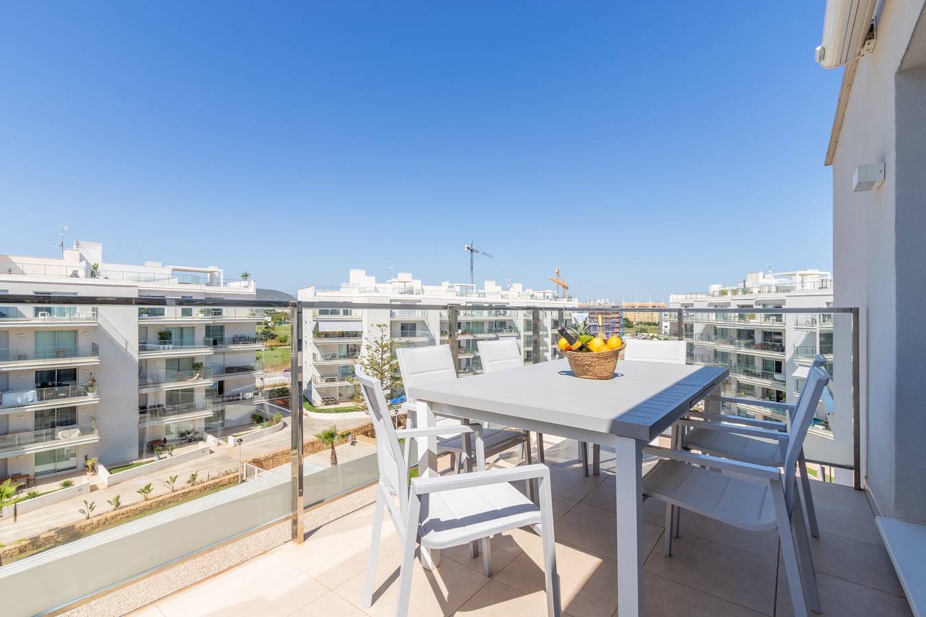 Ganze Wohnung, Ferienwohnung 'Brisas del Mar' mit gemeinschaftlich genutztem Pool & Wlan in Dénia, Costa Blanca