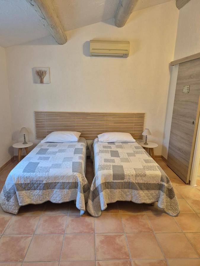 Chambre d’hôte pour 2 personnes, avec piscine et jardin ainsi que terrasse et vue à L'Isle-sur-la-Sorgue - 4