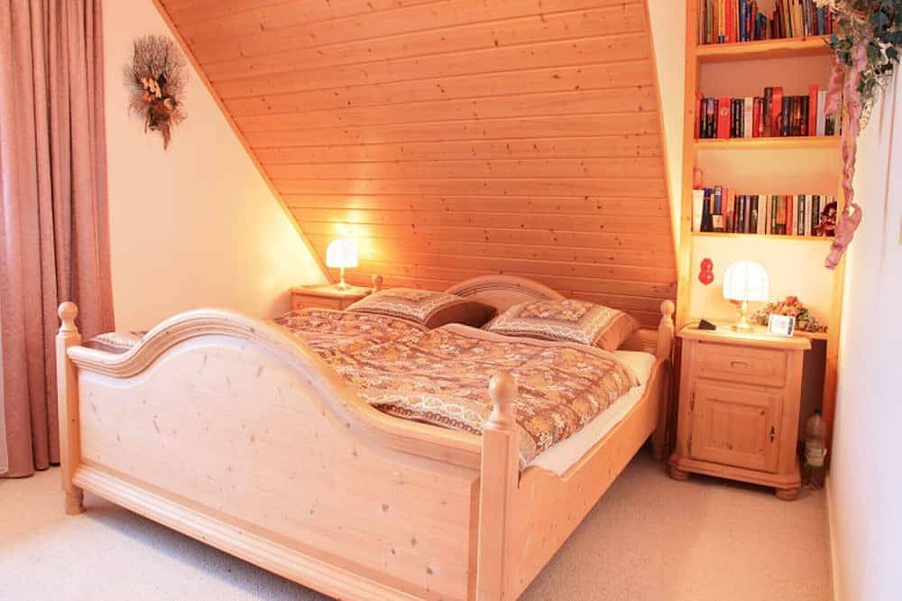 Ganze Wohnung, Komfortable Ferienwohnung mit Panoramablick auf die Berge und in die Landschaft in Frankenblick, Region Sonneberg