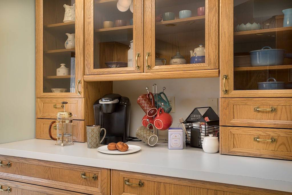 Geräumiges Haus schmiegt sich entlang des Blackberry River in der Northwest Corner of Ct. in Litchfield County