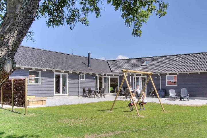 Ferienhaus für 16 Personen, mit Whirlpool und Sauna sowie Terrasse und Pool auf Langeland