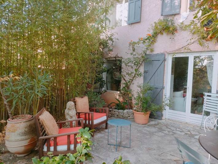 Location de vacances pour 6 personnes, avec jardin à Châteauneuf-le-Rouge - 3