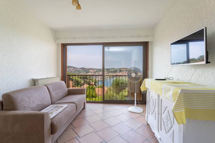 Ganze Wohnung, Postkartenblick: Großzügige, komfortable 2-Zimmer-Wohnung mit Pool, Garten und Garage in La Côte Vermeille, Collioure