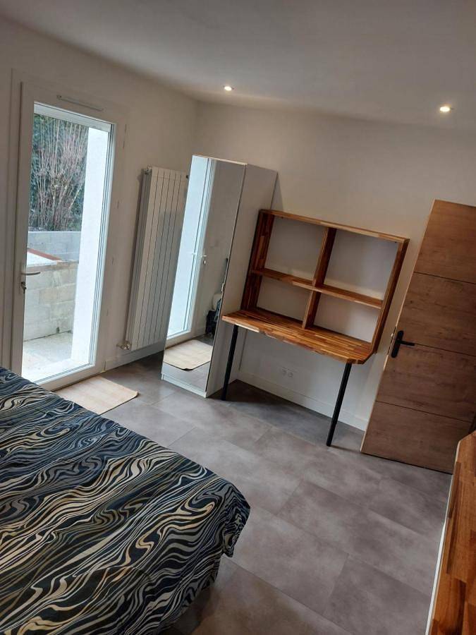 Double Room with Private Bathroom in Saint-Médard-en-Jalles, Région de Bordeaux