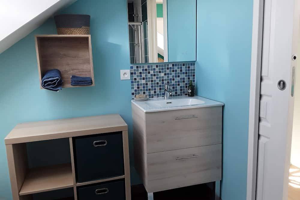 Deux Chambres, Idéales Famille en Court Séjour au Centre de la France in Quinssaines, Montluçon region