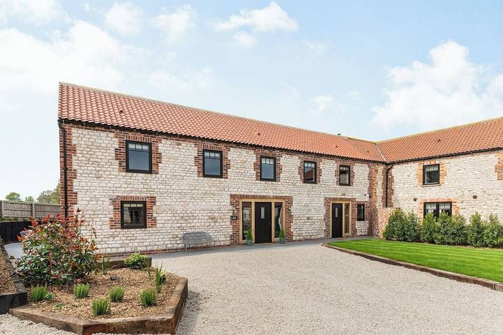 Cottage for 9 people, with garden and hot tub, with pets in Yorkshire