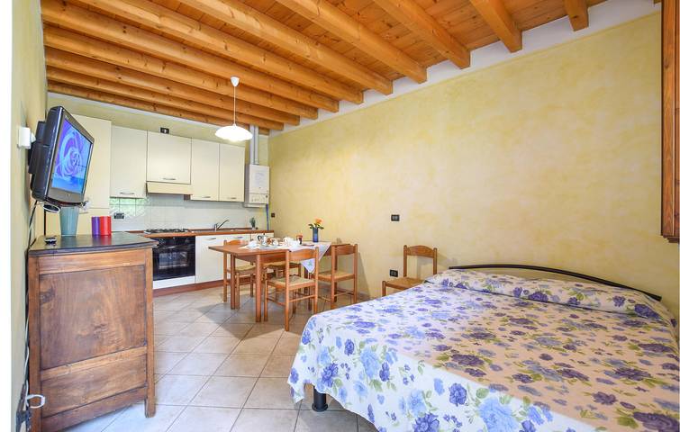Ganze Ferienwohnung, Rückzugsort am Pool mit Terrasse und Parkplatz in Cavriana, Mantua Provinz