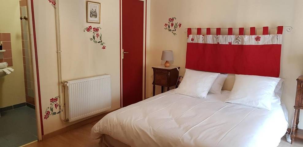 Chambre d’hôte pour 2 personnes, avec jardin ainsi que vue et terrasse à Dennevy