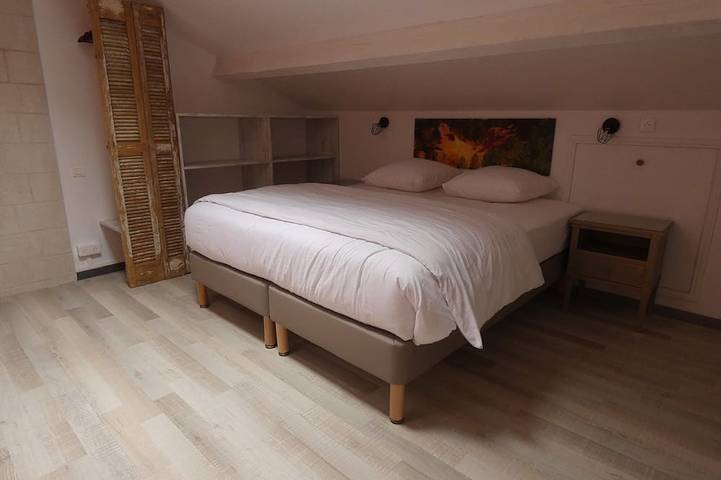 Gîte de charme dans maison d'hôtes sur propriété de 6700m2, piscine,grand jardin in L'Isle-sur-la-Sorgue, Vaucluse