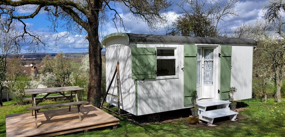 Camping pour 4 personnes, avec terrasse ainsi que jardin et vue dans Saône-et-Loire - 4