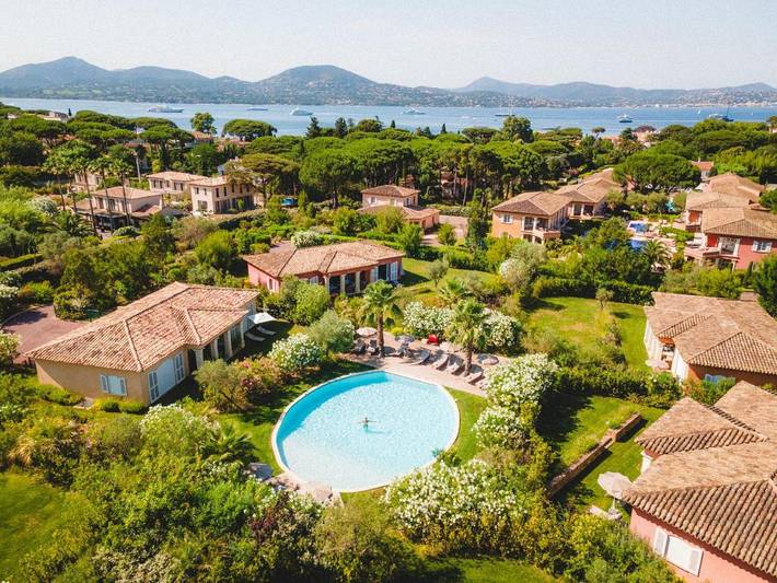 Hôtel pour 2 personnes, avec piscine ainsi que jacuzzi et jardin