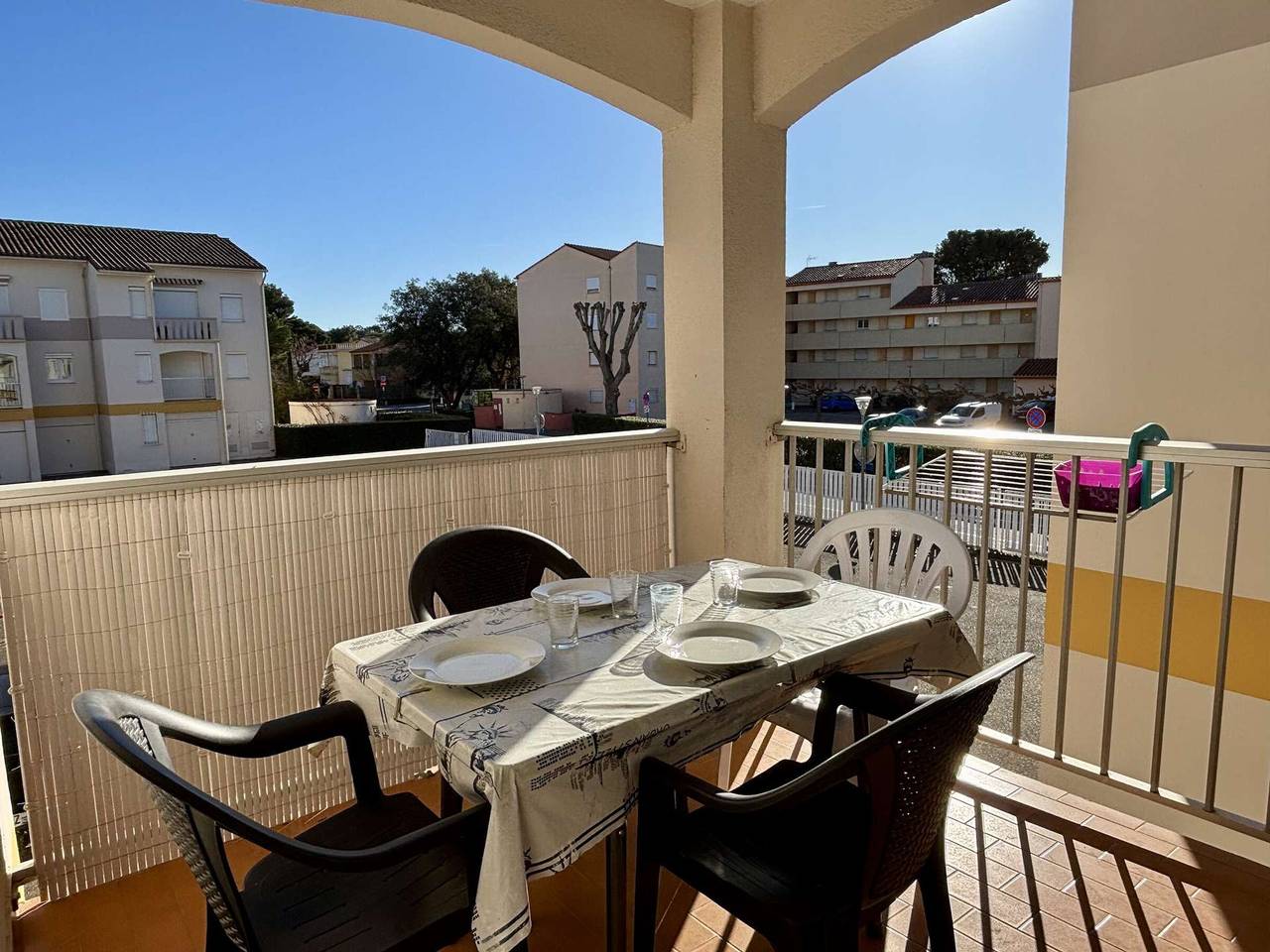 Appartement entier, Appartement cosy 2 pièces avec cabine, proche mer à Argelès, terrasse, parking, animaux admis in Côte Vermeille, Argelès-sur-Mer