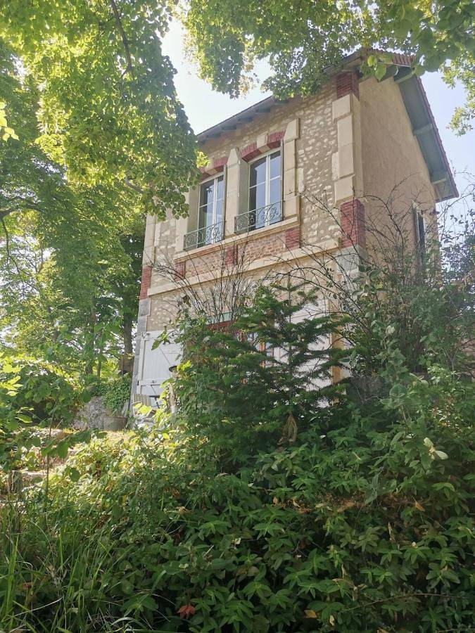 Location de vacances pour 2 personnes, avec Terrasse ainsi que Jardin et Vue dans Ébreuil - 2