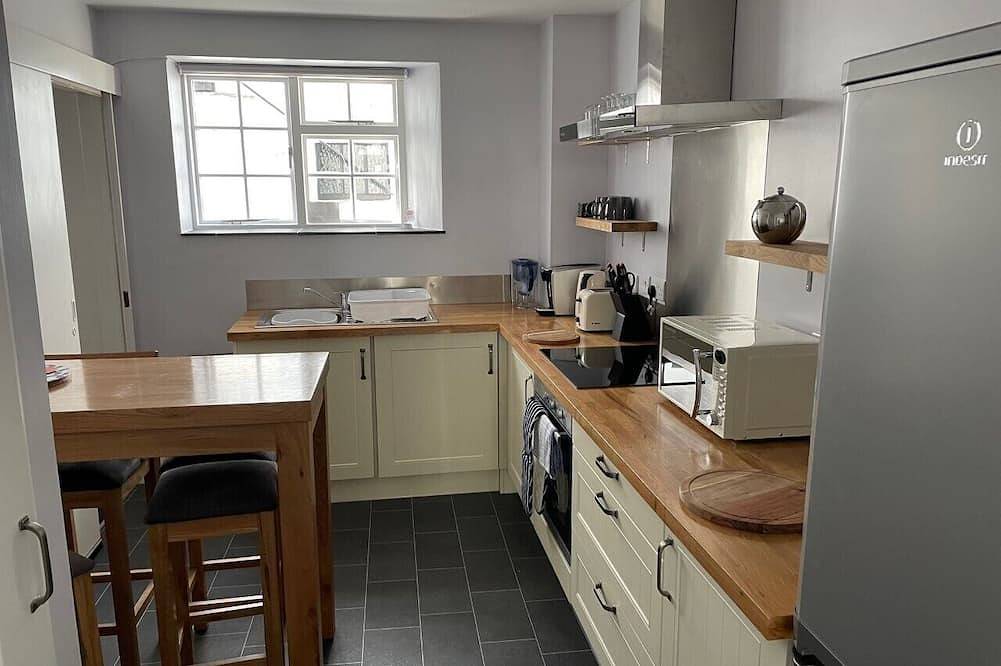 Stunning Views of Polperro Harbour from this Waterfront Cottage. Free Parking. in Polperro, Cornualles