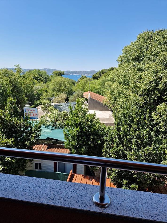 Ferienwohnung für 4 Personen, mit Balkon/Terrasse in Sveti Filip i Jakov - 2