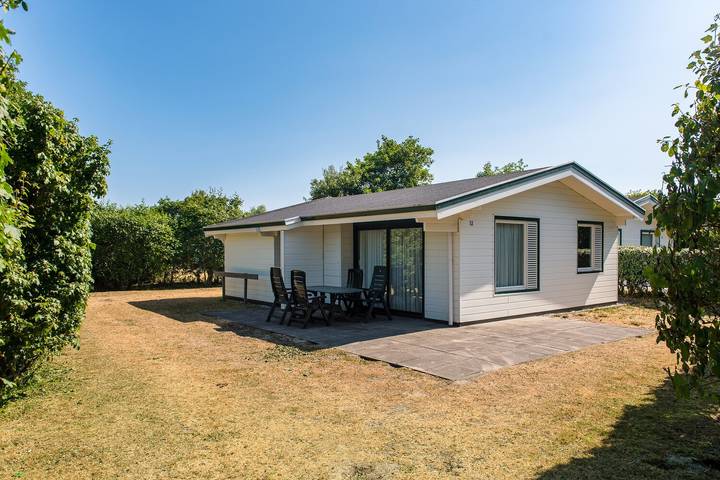 Bungalow für 6 Personen, mit Balkon/Terrasse und Terrasse sowie Garten und Pool auf Ameland