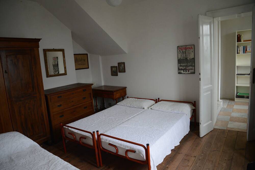 Appartement entier, Villa Rossa,  magnificent garden and view on the lake at only 10 min. from Como in Commune de Torno, Lac de Côme