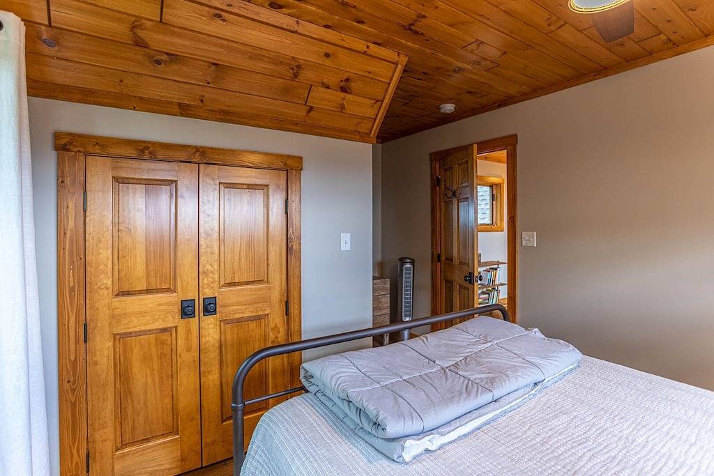 Owls Nest - Tierfreundliches Zuhause mit Billardtisch, herrlicher Aussicht, Innen- und Außenkamine in Blue Ridge Parkway, Caldwell County