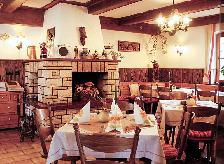 Gasthof Zum schwarzen Roß - Doppelzimmer in Zeitlofs, Rhön-Bayern